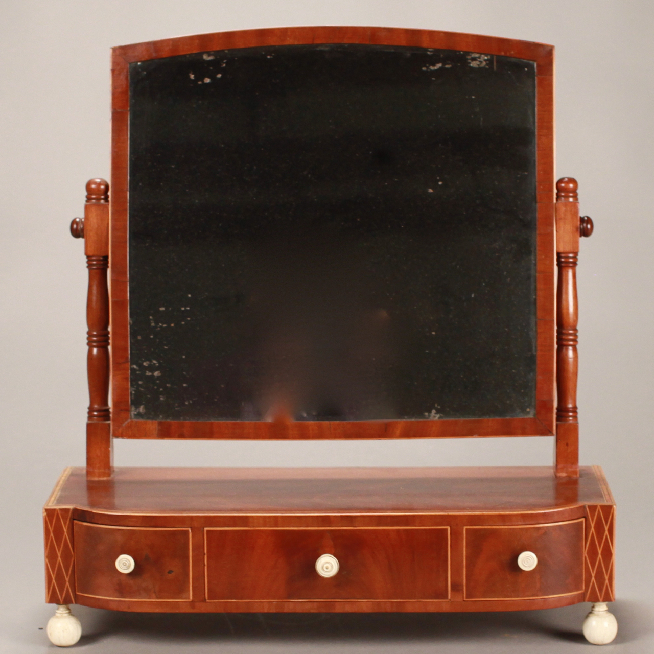 LOT 063 INLAID SHAPED FRONT 3DRAWER ANTIQUE SHAVING MIRROR IN MAHOGANY