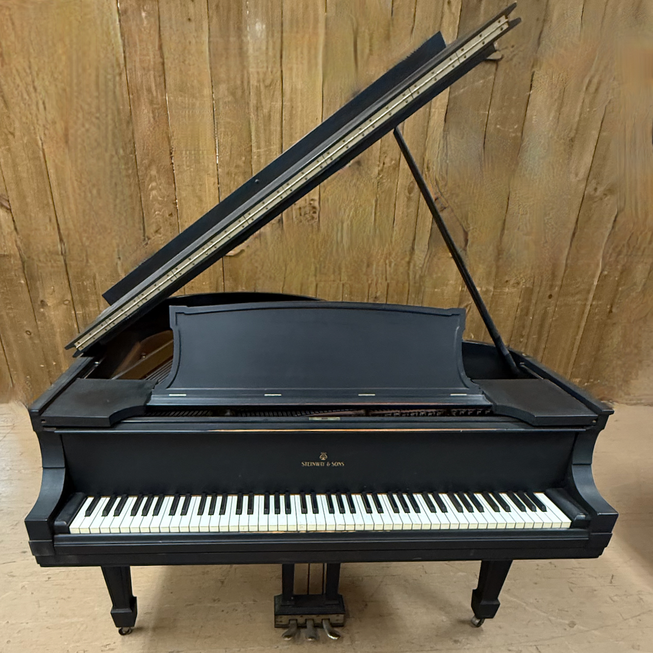 ANTIQUE ESTATE AUCTION - FRI JANUARY 30 AT 6 PM